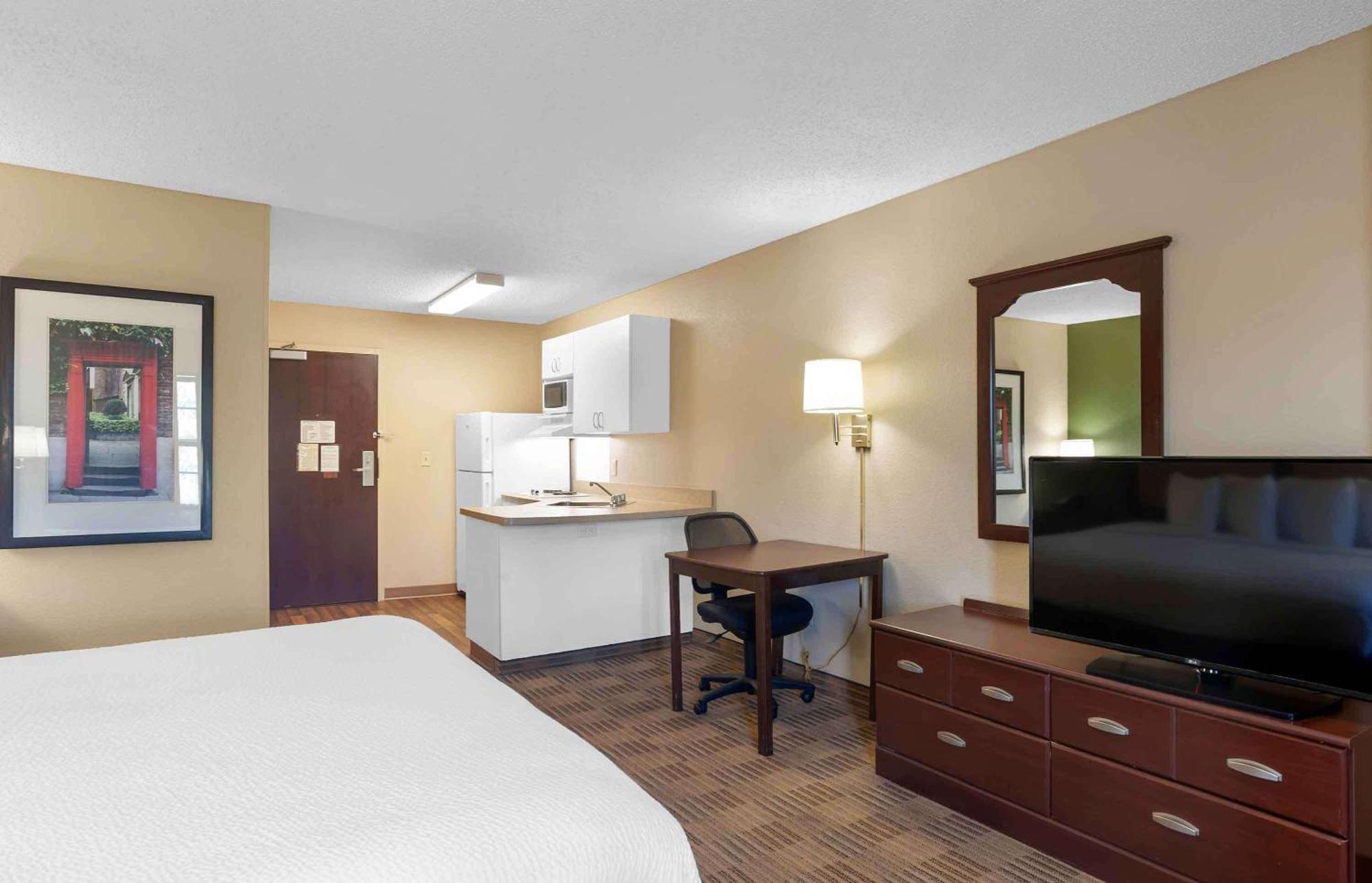 เอ็กซ์เทนด์ สเตย์ อเมริกา เอดิสัน แรริตัน เซ็นเตอร์ Hotel ภายนอก รูปภาพ